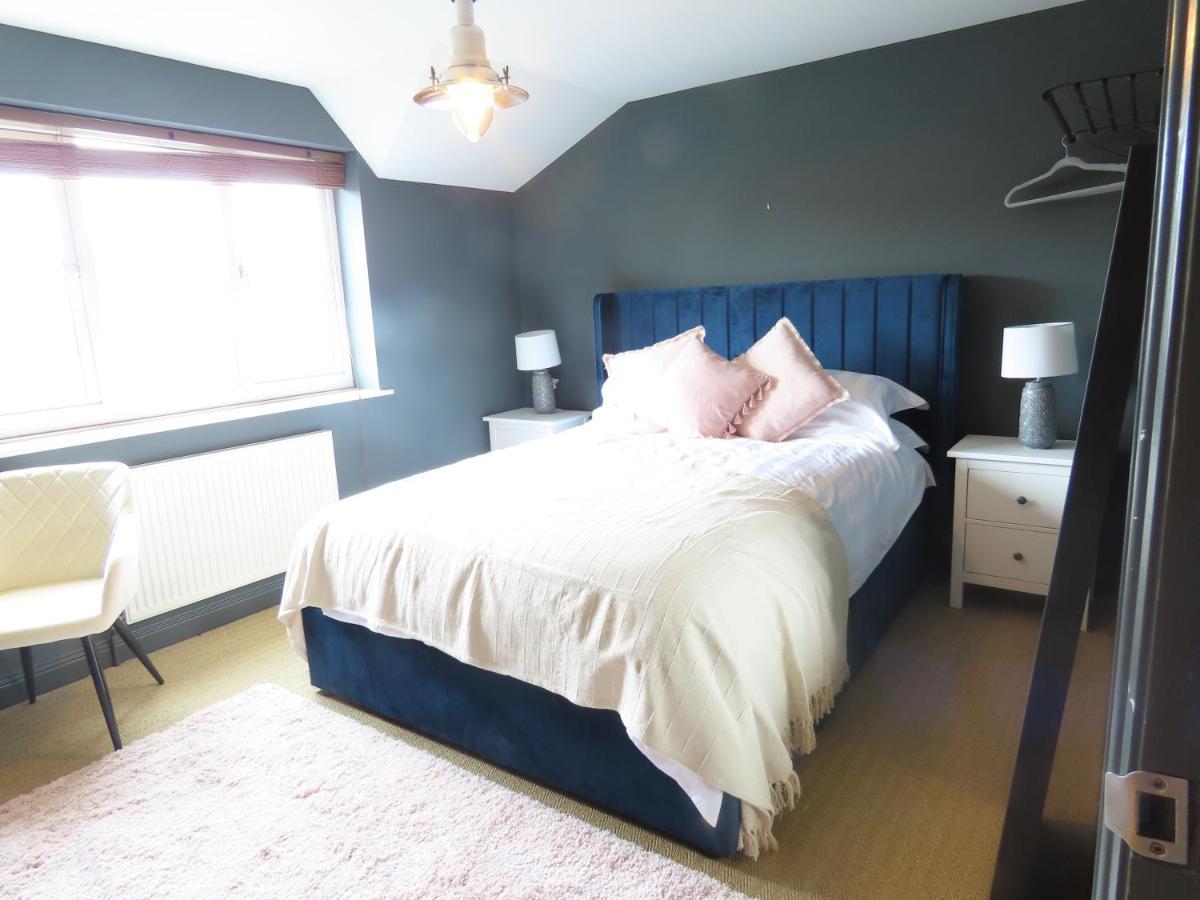 Entire Seaside Luxury Home With On Site Parking! Poole Exterior photo