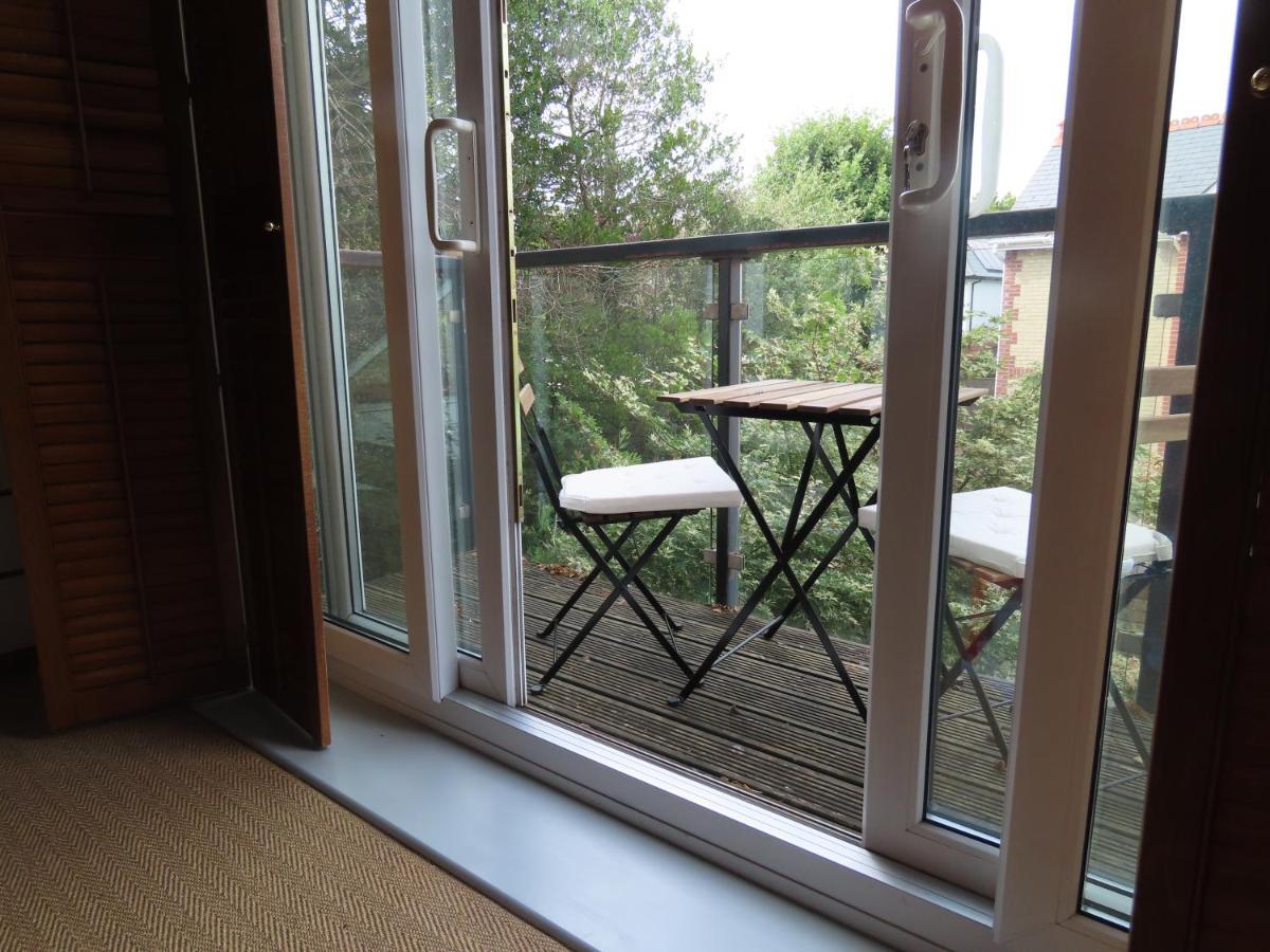 Entire Seaside Luxury Home With On Site Parking! Poole Exterior photo